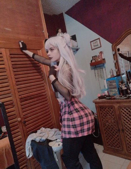 黒檀の熟女オンリーファンズ ポルノ ギャラリー