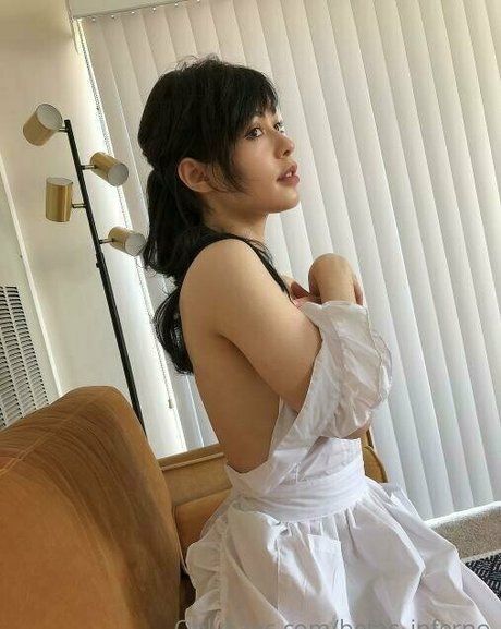 Betas Inferno スター 裸 写真