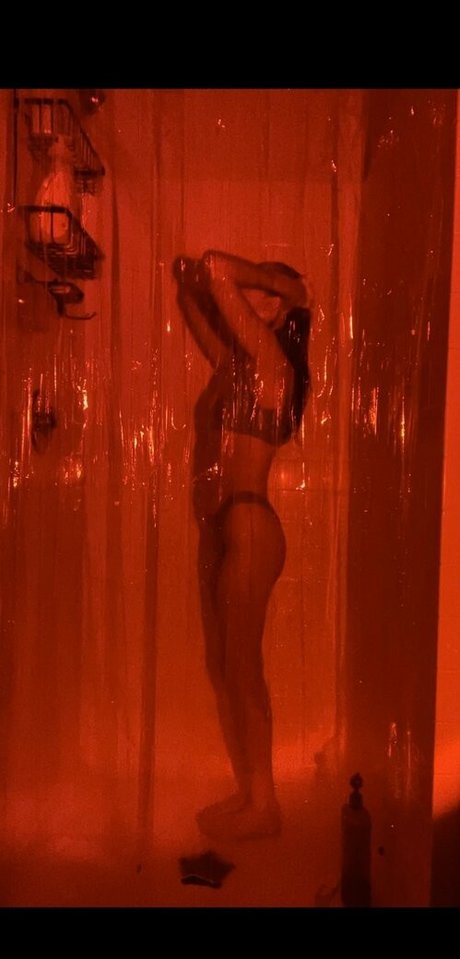 小さいチンポのシーメールオンリーファンズ アート裸 写真