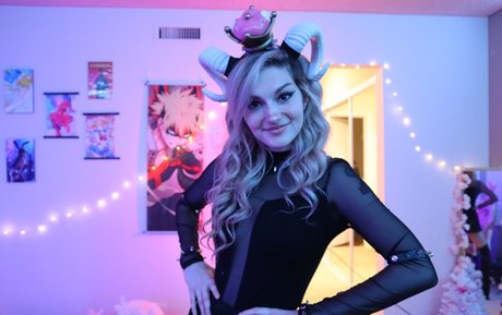 切断者オンリーファンズ アートヌード 写真