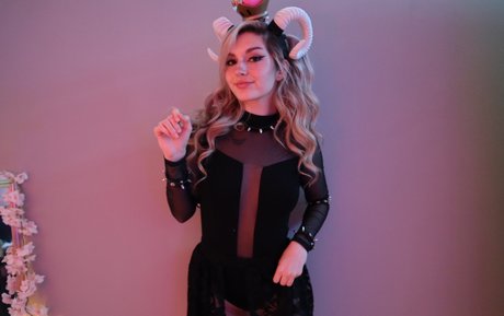 Busy B ASMR ヌードスター 画像