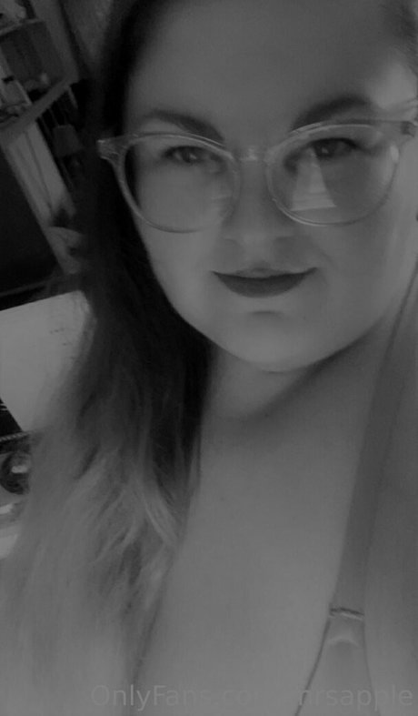 曲線美の女の子オンリーファンズ 無料xxx 画像