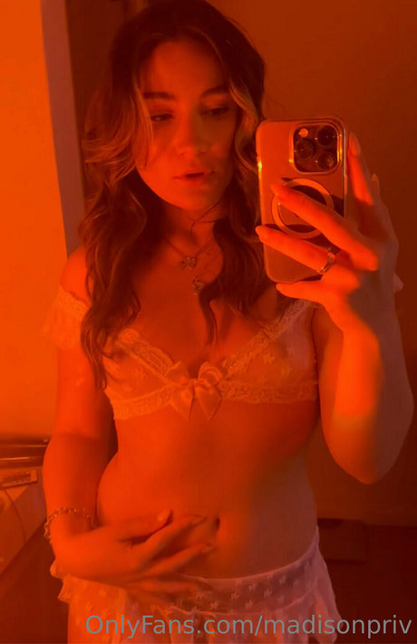 お尻を広げるオンリーファンズ 裸 ギャラリー