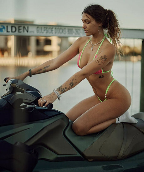 小柄な足オンリーファンズ トップ ギャラリー