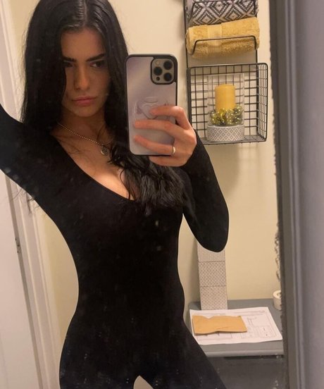 バン・オンリーファンズ 美しい裸 写真