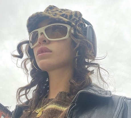 ボディビルダーヌードオンリーファンズ トップ 写真