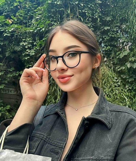 乳首 オンリーファンズ セクシー ギャラリー