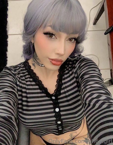 尖ったおっぱいオンリーファンズ 限定 画像