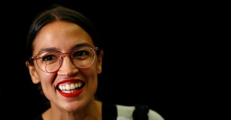 Alexandria Ocasio Cortez ポルノ女優 写真