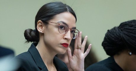 Alexandria Ocasio Cortez アダルトモデル 写真