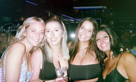 Sabina Badzim ポルノモデル 写真