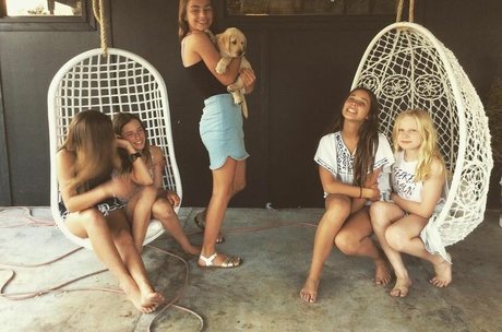 Alanna Pow アートモデル 写真