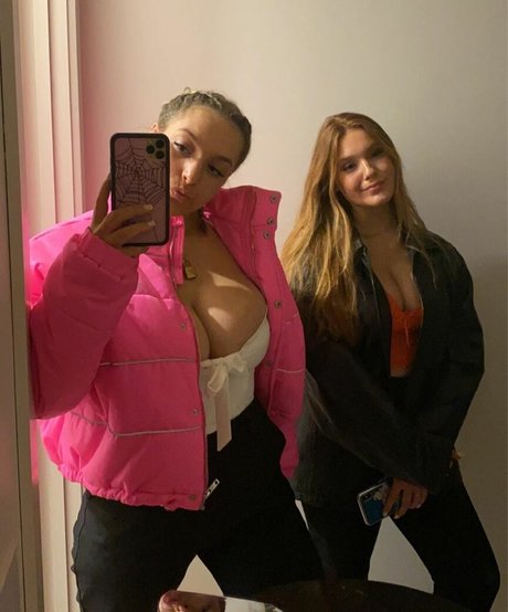 キティ・ウェット・オンリーファンズ セクシーヌード ギャラリー