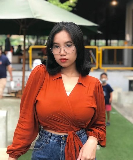 Elvara Caliva ポルノモデル ギャラリー