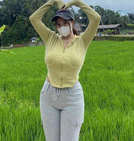 Elvara Caliva ポルノスター パーフェクト 写真