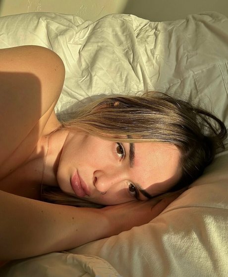 レズビアンマッサージオンリーファンズ エロチック 画像