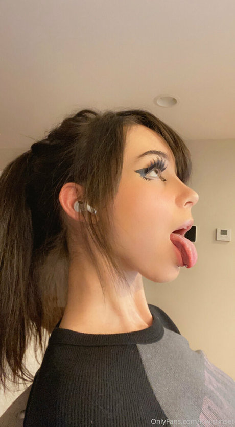 ティーンウェブカメラオンリーファンズ エロチック 写真