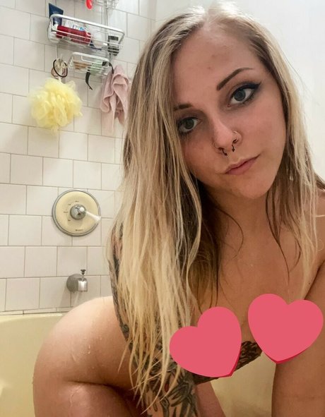 Alliekazam ホットなモデル 写真