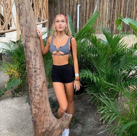 Faith Schroder 高品質のスター 写真