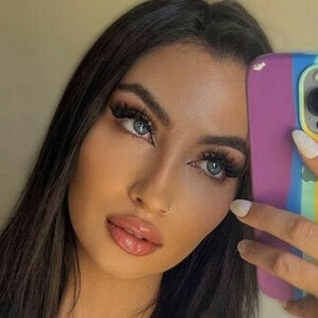 Michelle Constanza 美しいスター 写真