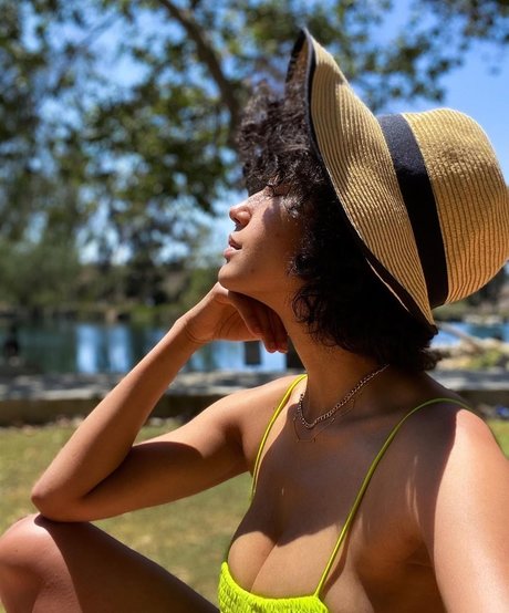 Andy Allo スター xxx 写真