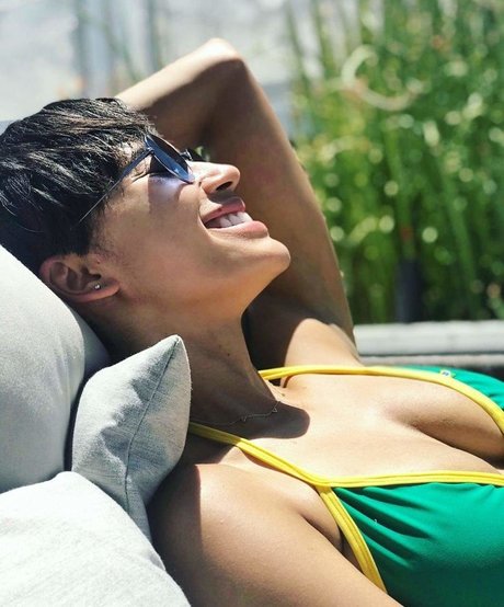 異人種間XXX オンリーファンズ ヌード 写真