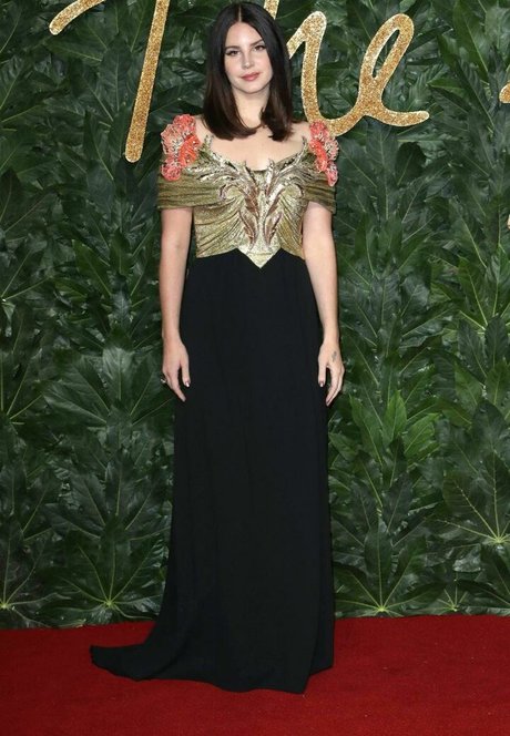 巨乳で痩せているオンリーファンズ ホットセクシー 写真