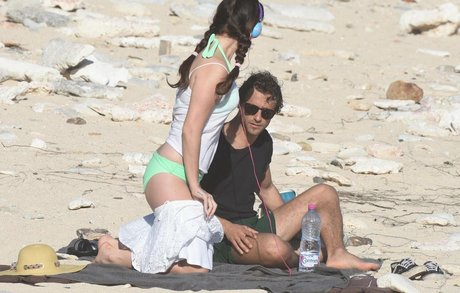 指マン 潮吹き オンリーファンズ 無料アダルト 写真