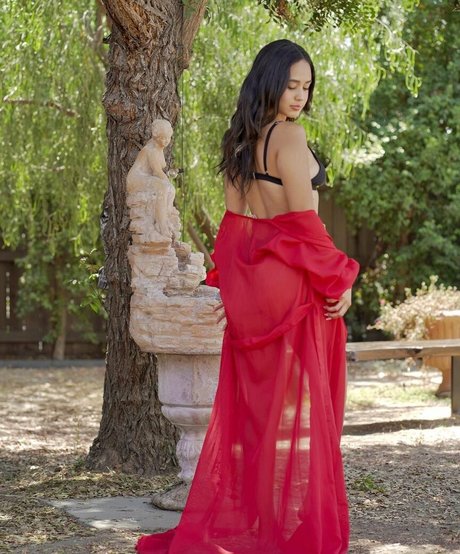 セーリングオンリーファンズ セクシーヌード 画像