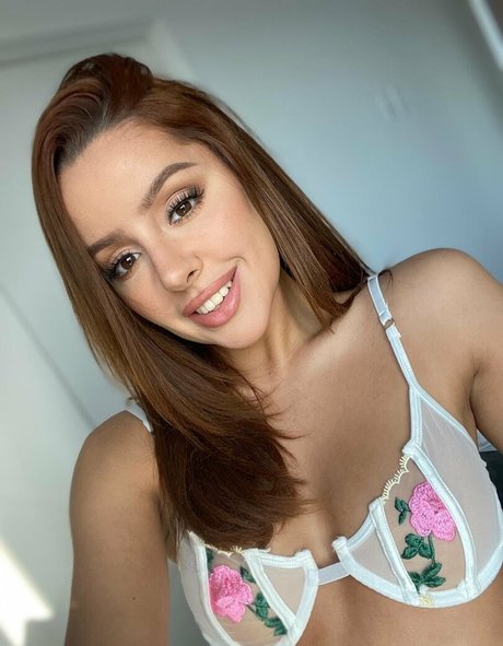 ぽっちゃりティーンオンリーファンズ アート裸 画像