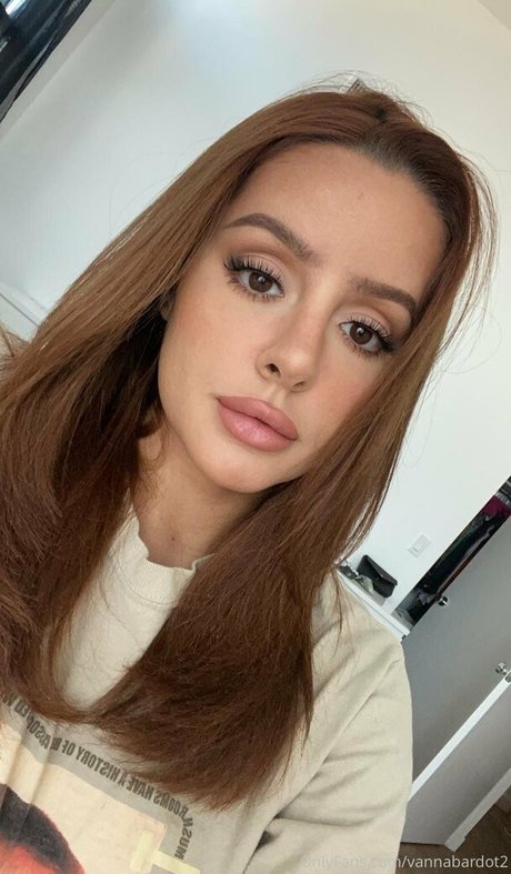 vannabardot2 ポルノモデル 画像