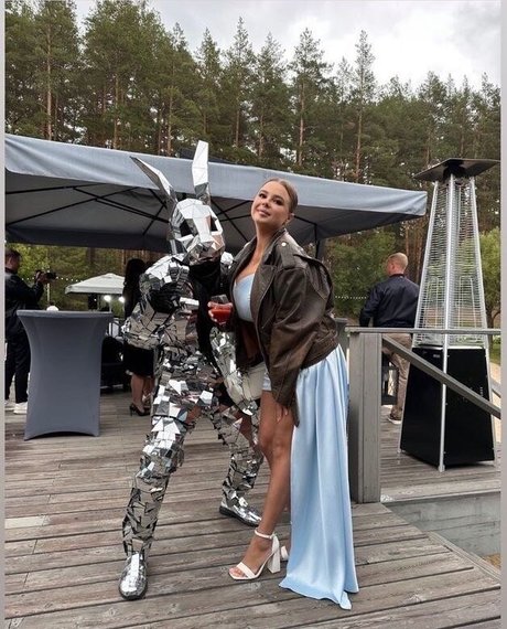 巨乳タトゥーオンリーファンズ セクシーヌード 写真