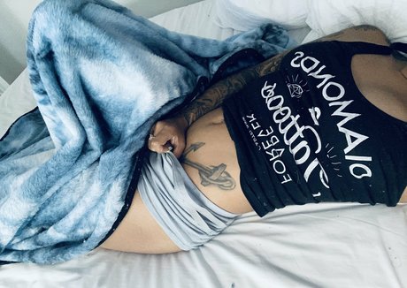 nadia bynature ポルノモデル 写真