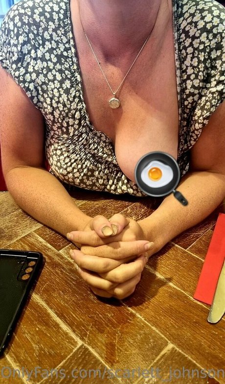 scarlett johnson24 裸のスター 写真