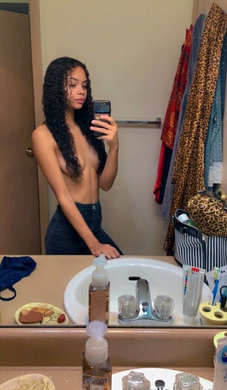 babyalinakay スター ヌード 写真