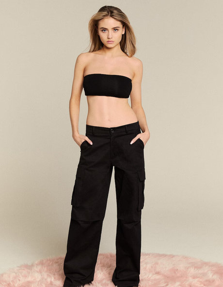 小柄な足オンリーファンズ アートヌード 写真