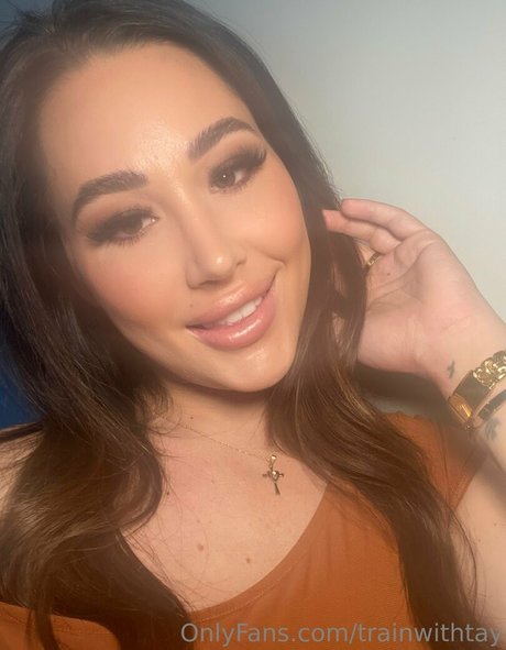 いちごミルクオンリーファンズ ホットヌード 写真