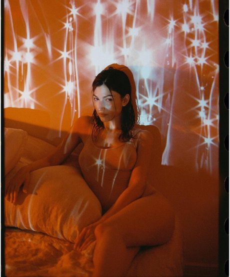 Ursula Corbero ポルノスター アート 写真