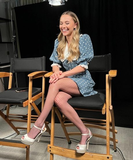 お尻を広げるオンリーファンズ 無料エロ 写真