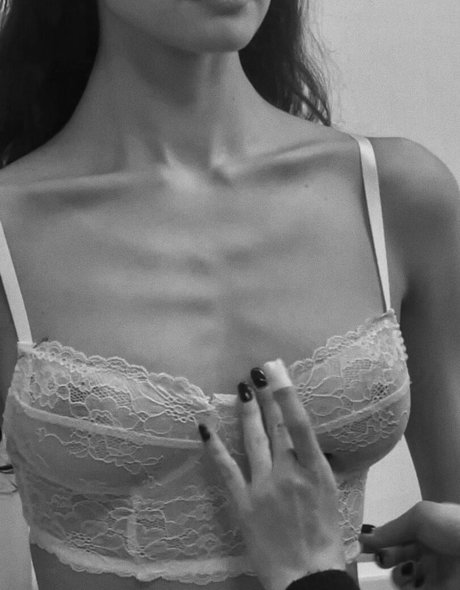 Tsertsvadze Anna ヌードモデル 画像