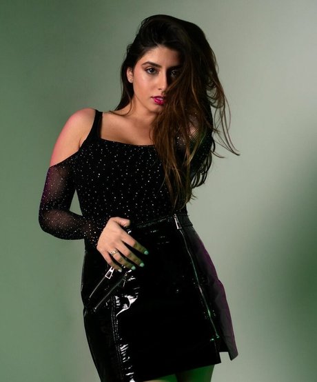 Giusy Piazza 裸モデル 画像