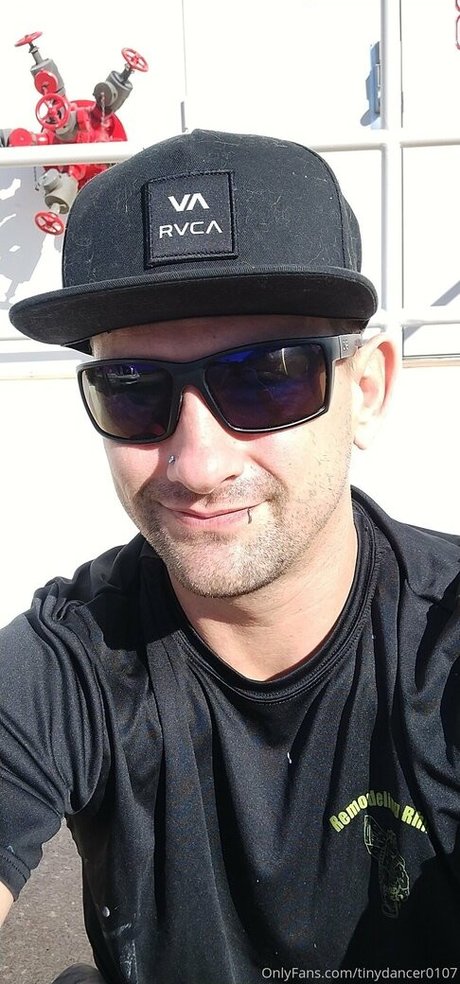 巨大ディルドオンリーファンズ 無料ポルノ 写真