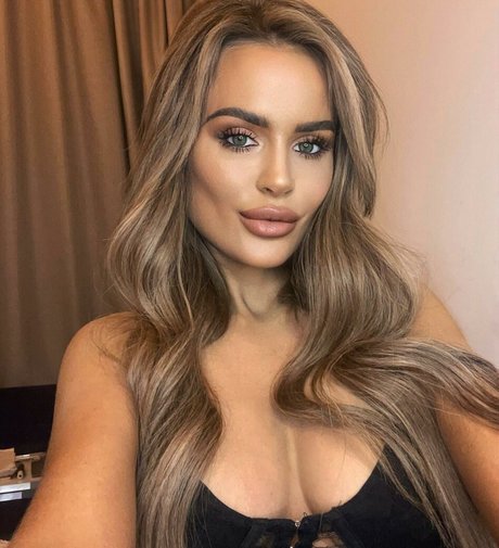 ランジェリーヌードオンリーファンズ セクシー 写真