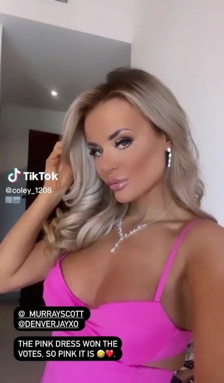 ティックトックスター オンリーファンズ 無料エロ 写真