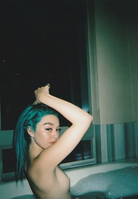 アウトドア 熟女 オンリーファンズ セクシー 写真