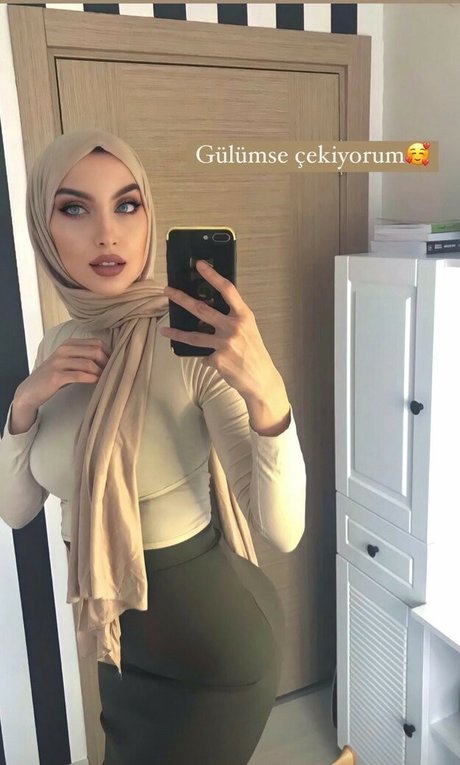 sariikubraa ポルノモデル 写真