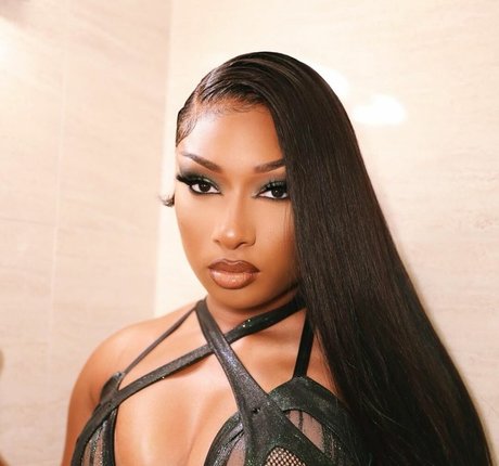 中出しプリンセスオンリーファンズ セクシー裸 写真