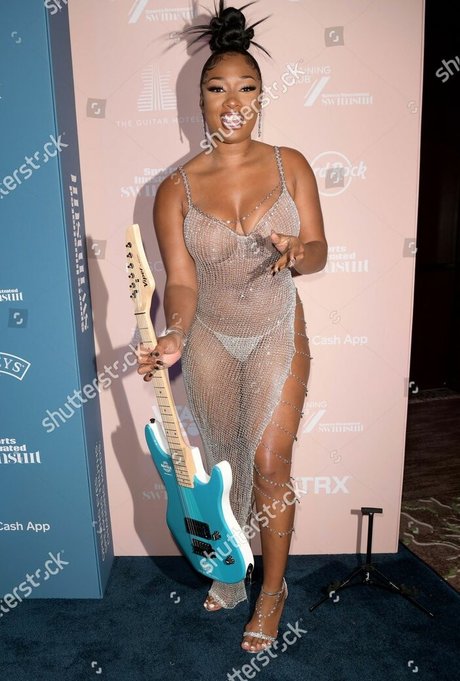 オンリーファンズ 中出し 美しい裸 画像