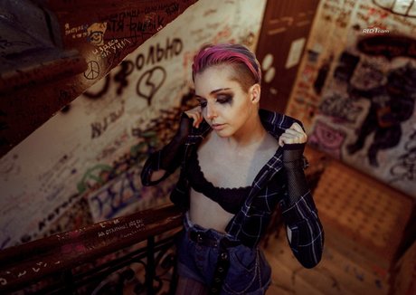 ヌード熟女オンリーファンズ 美しい 写真