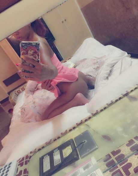 ミラーセルフィーオンリーファンズ アートxxx 画像